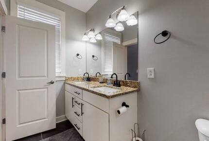 Luxury Downtown Nashville Townhome - Nashville, Tennessee