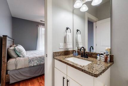 Luxury Downtown Nashville Townhome - Nashville, Tennessee