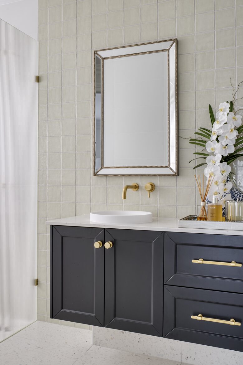 Luana - Burleigh Heads, Australia