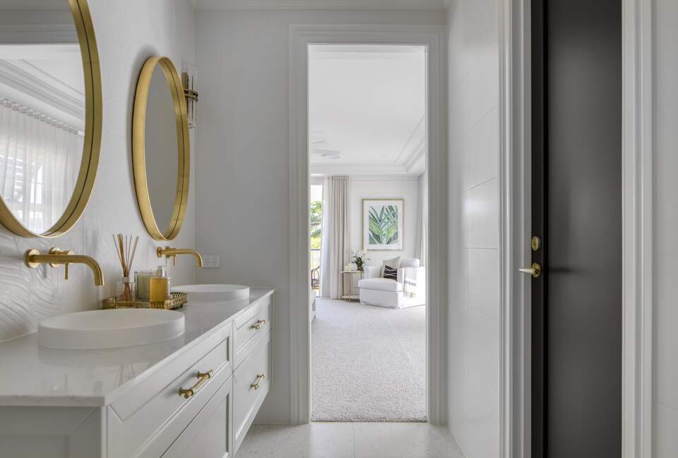 Luana - Burleigh Heads, Australia