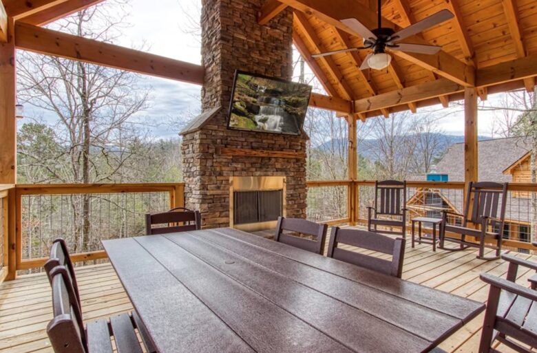 Cozy Bear Luxury Cabin with Indoor Pool! - Sevierville, Tennessee