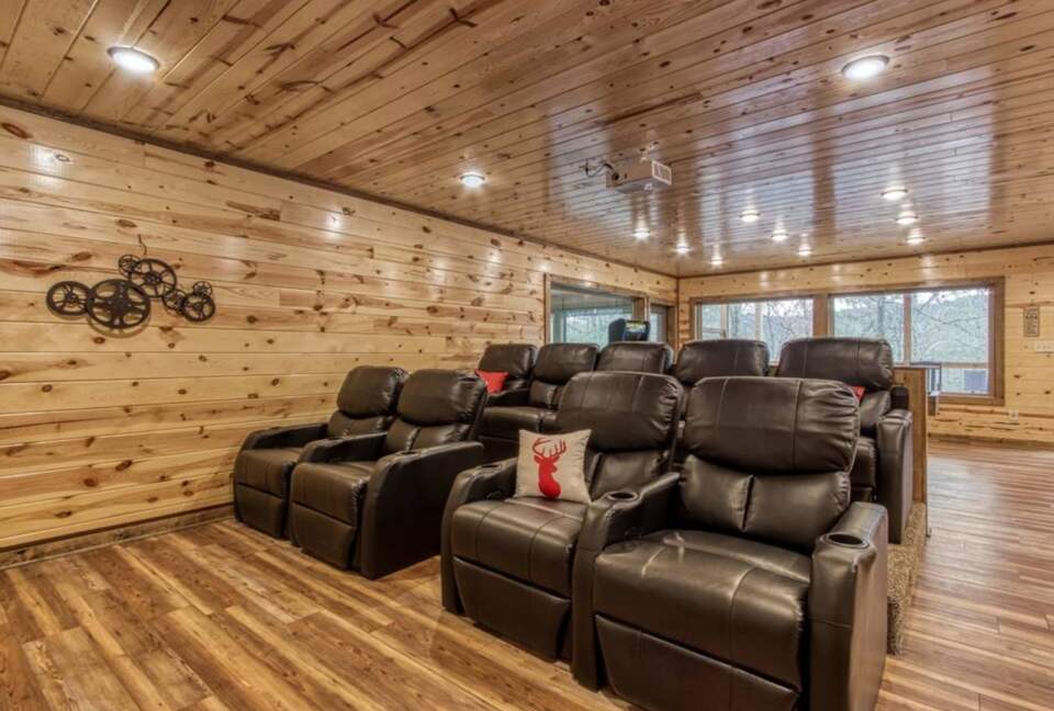 Cozy Bear Luxury Cabin with Indoor Pool! - Sevierville, Tennessee