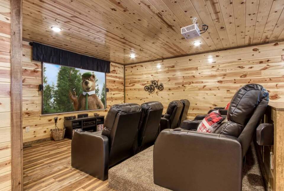 Cozy Bear Luxury Cabin with Indoor Pool! - Sevierville, Tennessee