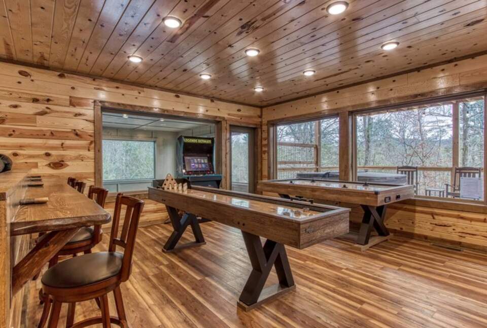 Cozy Bear Luxury Cabin with Indoor Pool! - Sevierville, Tennessee