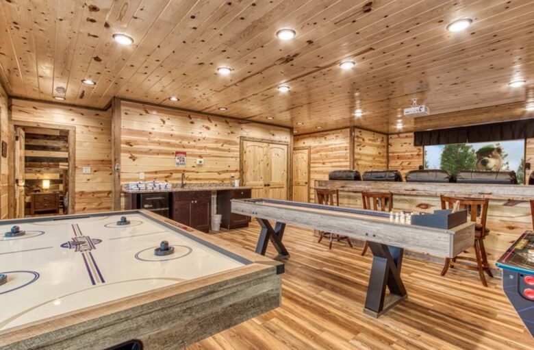 Cozy Bear Luxury Cabin with Indoor Pool! - Sevierville, Tennessee