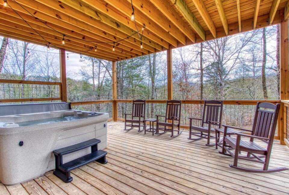 Cozy Bear Luxury Cabin with Indoor Pool! - Sevierville, Tennessee