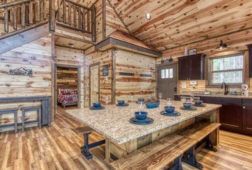 Cozy Bear Luxury Cabin with Indoor Pool! - Sevierville, Tennessee