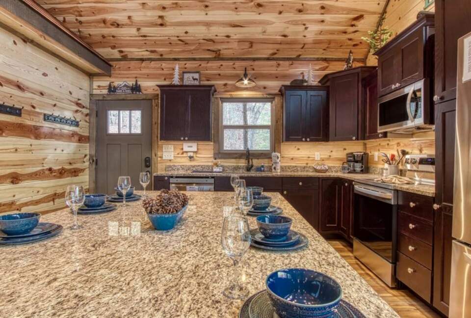 Cozy Bear Luxury Cabin with Indoor Pool! - Sevierville, Tennessee