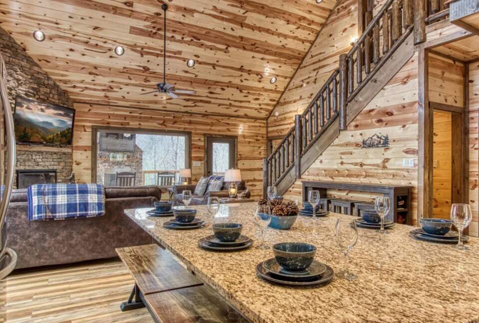 Cozy Bear Luxury Cabin with Indoor Pool! - Sevierville, Tennessee
