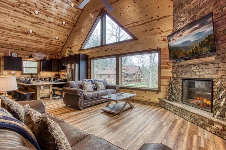 Cozy Bear Luxury Cabin with Indoor Pool! - Sevierville, Tennessee