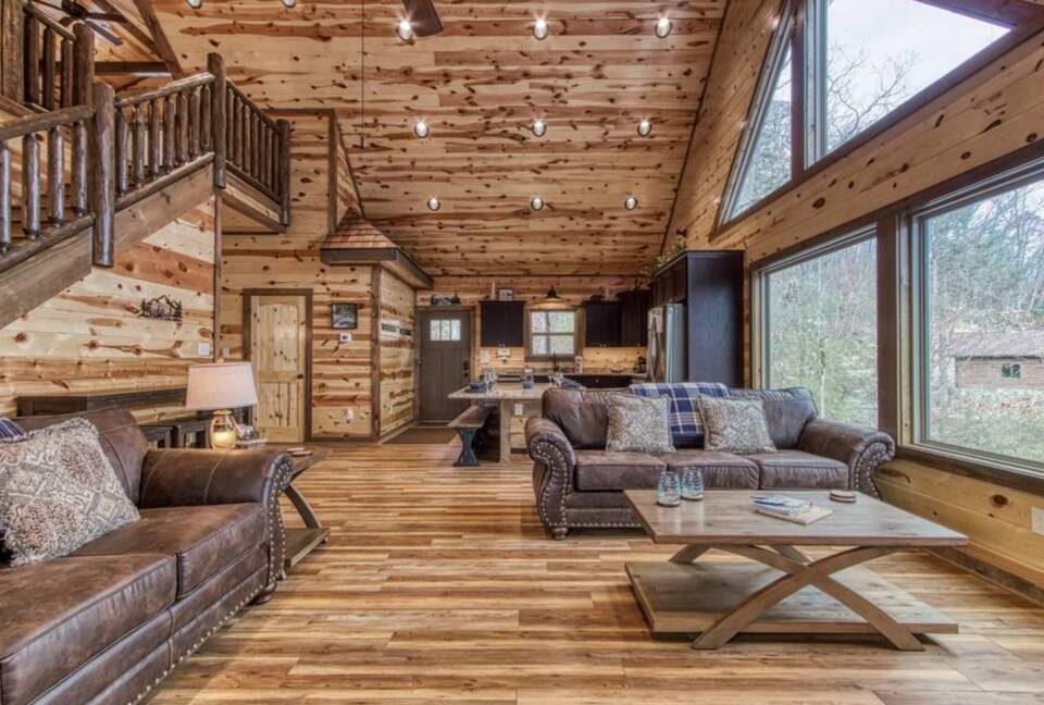 Cozy Bear Luxury Cabin with Indoor Pool! - Sevierville, Tennessee