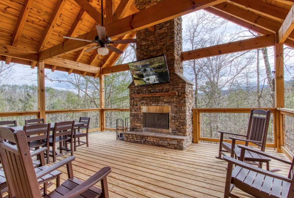 Cozy Bear Luxury Cabin with Indoor Pool! - Sevierville, Tennessee