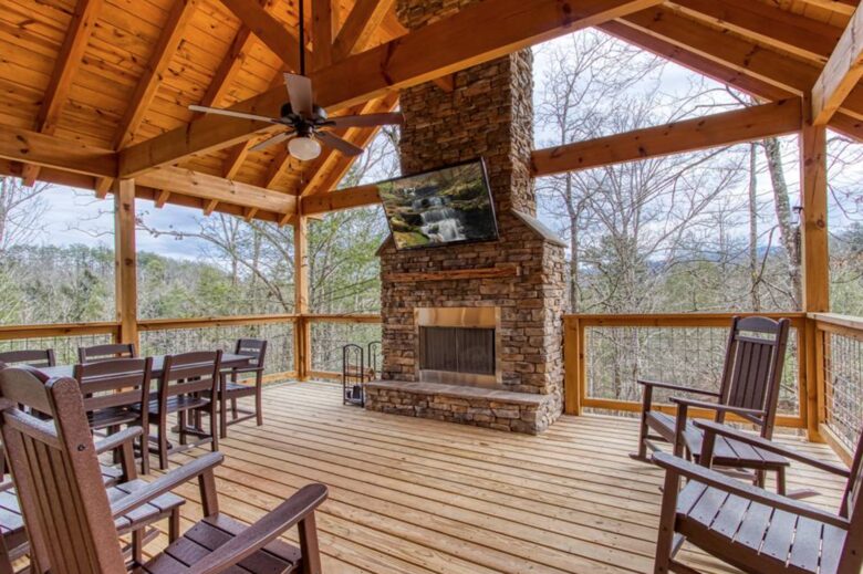 Cozy Bear Luxury Cabin with Indoor Pool! - Sevierville, Tennessee