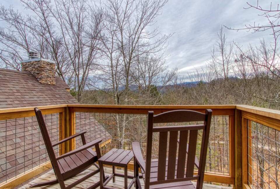 Cozy Bear Luxury Cabin with Indoor Pool! - Sevierville, Tennessee