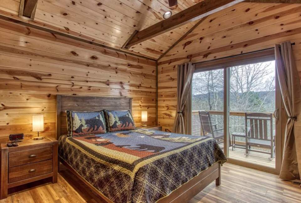 Cozy Bear Luxury Cabin with Indoor Pool! - Sevierville, Tennessee