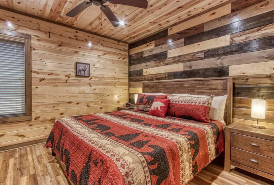 Cozy Bear Luxury Cabin with Indoor Pool! - Sevierville, Tennessee