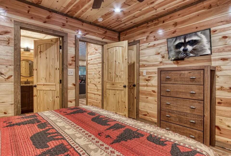 Cozy Bear Luxury Cabin with Indoor Pool! - Sevierville, Tennessee