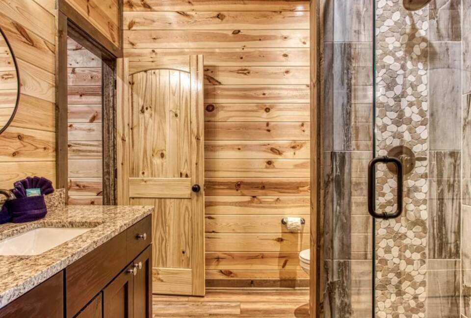 Cozy Bear Luxury Cabin with Indoor Pool! - Sevierville, Tennessee