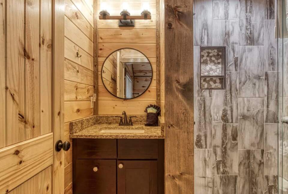 Cozy Bear Luxury Cabin with Indoor Pool! - Sevierville, Tennessee