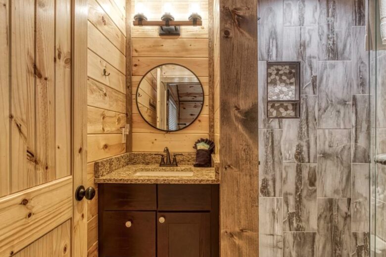 Cozy Bear Luxury Cabin with Indoor Pool! - Sevierville, Tennessee