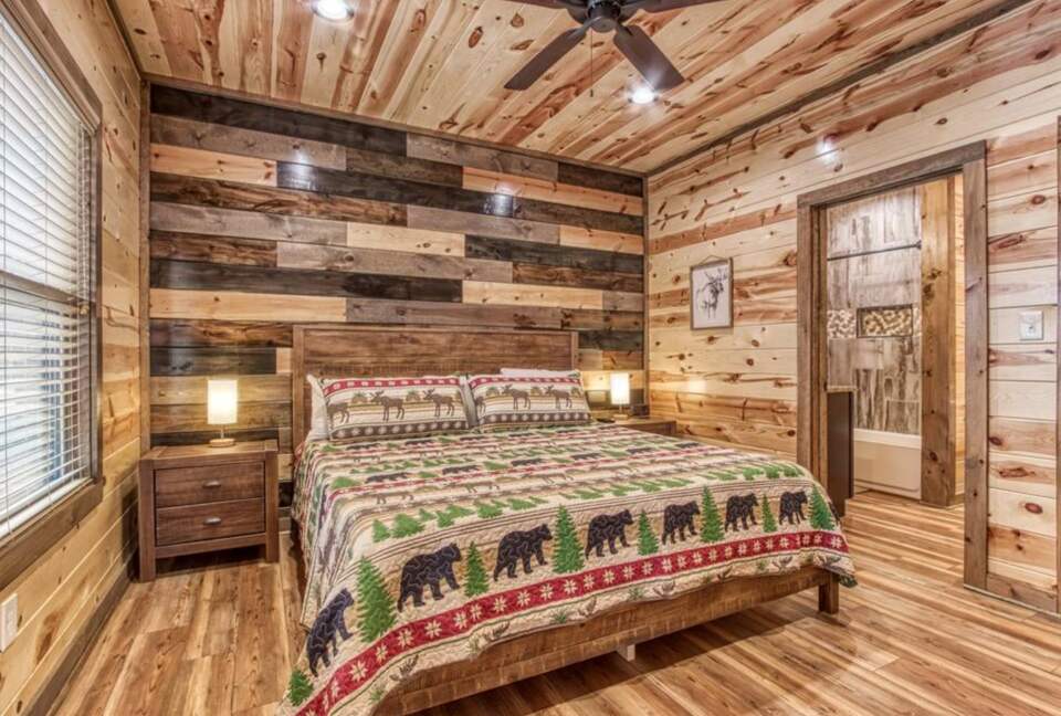 Cozy Bear Luxury Cabin with Indoor Pool! - Sevierville, Tennessee