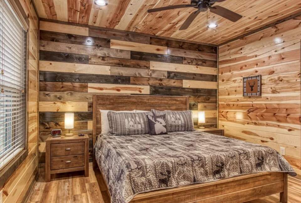 Cozy Bear Luxury Cabin with Indoor Pool! - Sevierville, Tennessee