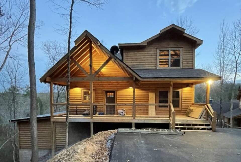 Cozy Bear Luxury Cabin with Indoor Pool! - Sevierville, Tennessee