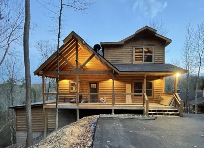 Cozy Bear Luxury Cabin with Indoor Pool! - Sevierville, Tennessee