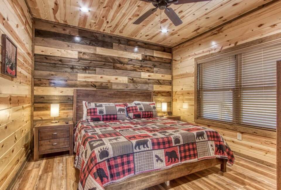 Cozy Bear Luxury Cabin with Indoor Pool! - Sevierville, Tennessee