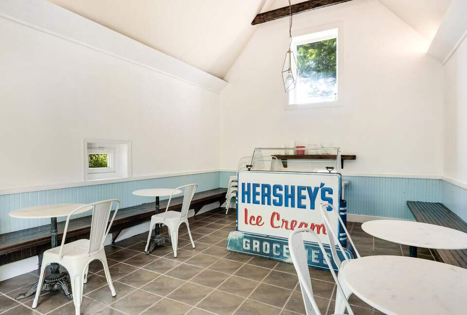 Cedar Cove Retreat | 13 Bedrooms Waterfront Estate with, Pool, Gym, and more - St. Michaels, Maryland