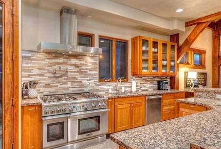 The Perch Park City - Magnificent Old Town Home with Views |Elevator | Hot Tub | Sauna | Game Room | Pinball - Park City, Utah