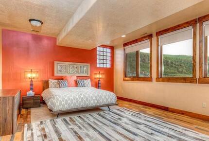 The Perch Park City - Magnificent Old Town Home with Views |Elevator | Hot Tub | Sauna | Game Room | Pinball - Park City, Utah