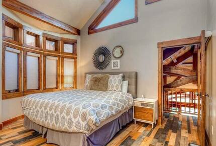 The Perch Park City - Magnificent Old Town Home with Views |Elevator | Hot Tub | Sauna | Game Room | Pinball - Park City, Utah