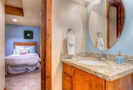 The Perch Park City - Magnificent Old Town Home with Views |Elevator | Hot Tub | Sauna | Game Room | Pinball - Park City, Utah