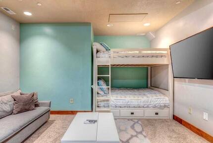 The Perch Park City - Magnificent Old Town Home with Views |Elevator | Hot Tub | Sauna | Game Room | Pinball - Park City, Utah