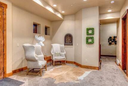 The Perch Park City - Magnificent Old Town Home with Views |Elevator | Hot Tub | Sauna | Game Room | Pinball - Park City, Utah