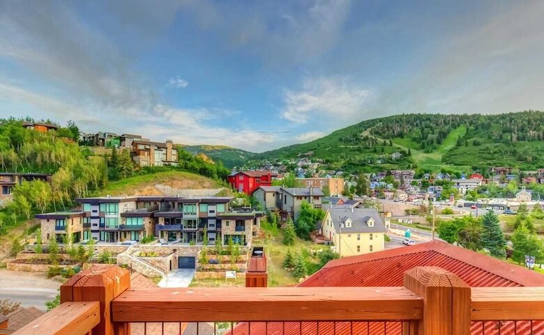 The Perch Park City - Magnificent Old Town Home with Views |Elevator | Hot Tub | Sauna | Game Room | Pinball - Park City, Utah