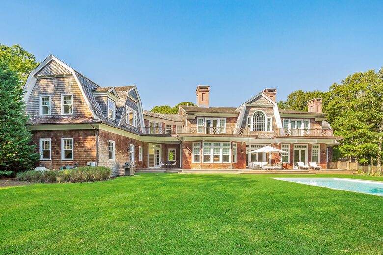 Stunning Sag Harbor Beach House - Sag Harbor, New York