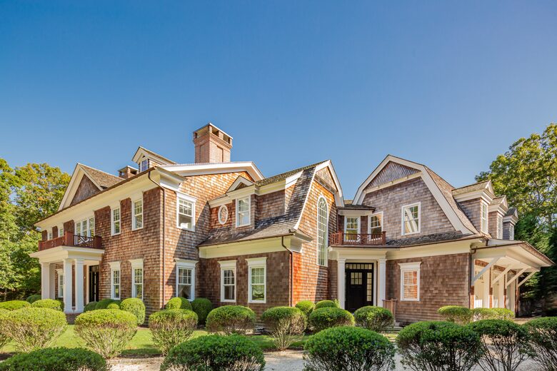 Stunning Sag Harbor Beach House - Sag Harbor, New York