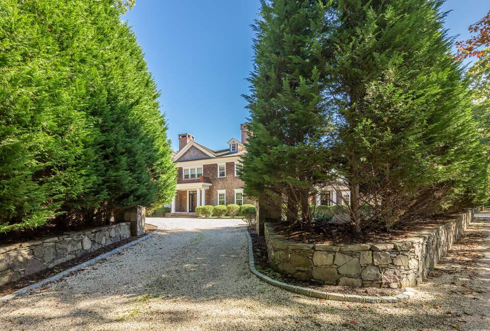 Stunning Sag Harbor Beach House - Sag Harbor, New York