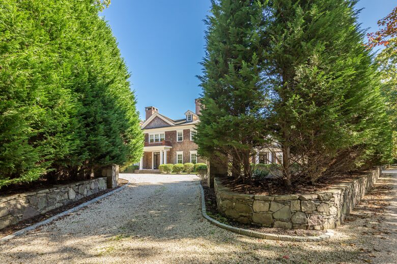 Stunning Sag Harbor Beach House - Sag Harbor, New York