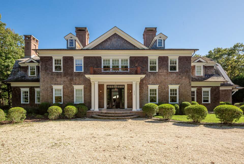 Stunning Sag Harbor Beach House - Sag Harbor, New York