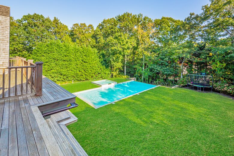 Stunning Sag Harbor Beach House - Sag Harbor, New York