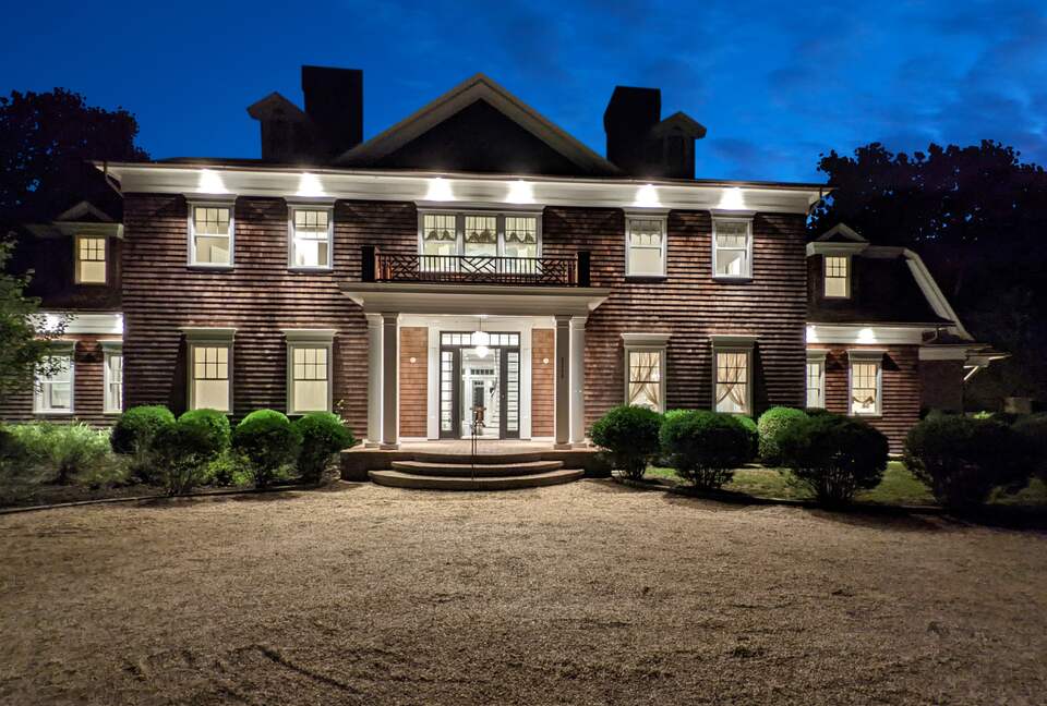 Stunning Sag Harbor Beach House - Sag Harbor, New York