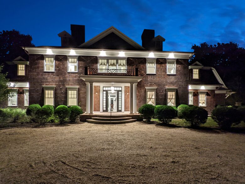 Stunning Sag Harbor Beach House - Sag Harbor, New York