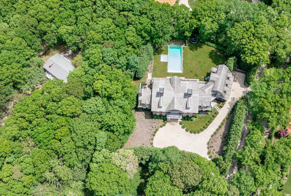 Stunning Sag Harbor Beach House - Sag Harbor, New York