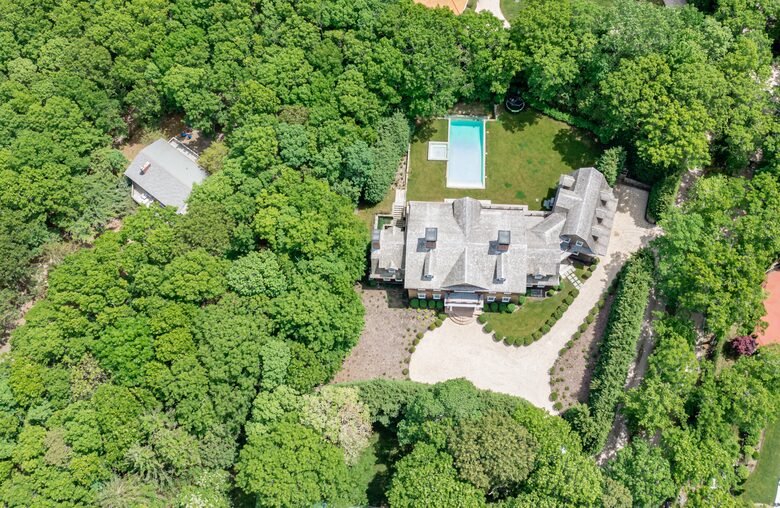 Stunning Sag Harbor Beach House - Sag Harbor, New York