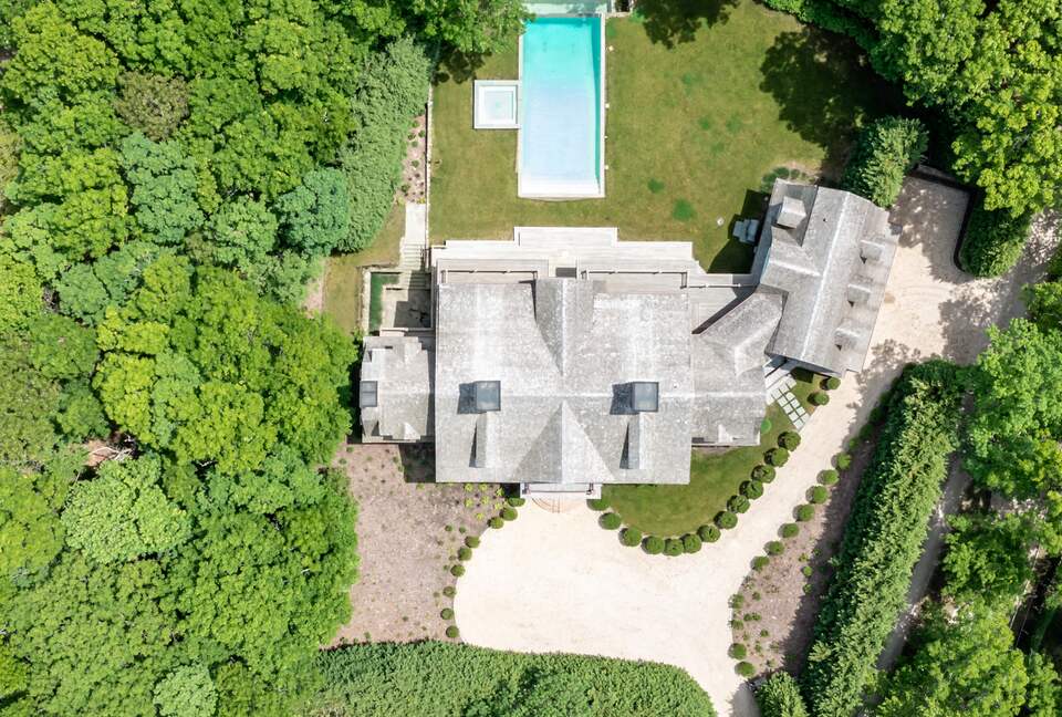 Stunning Sag Harbor Beach House - Sag Harbor, New York