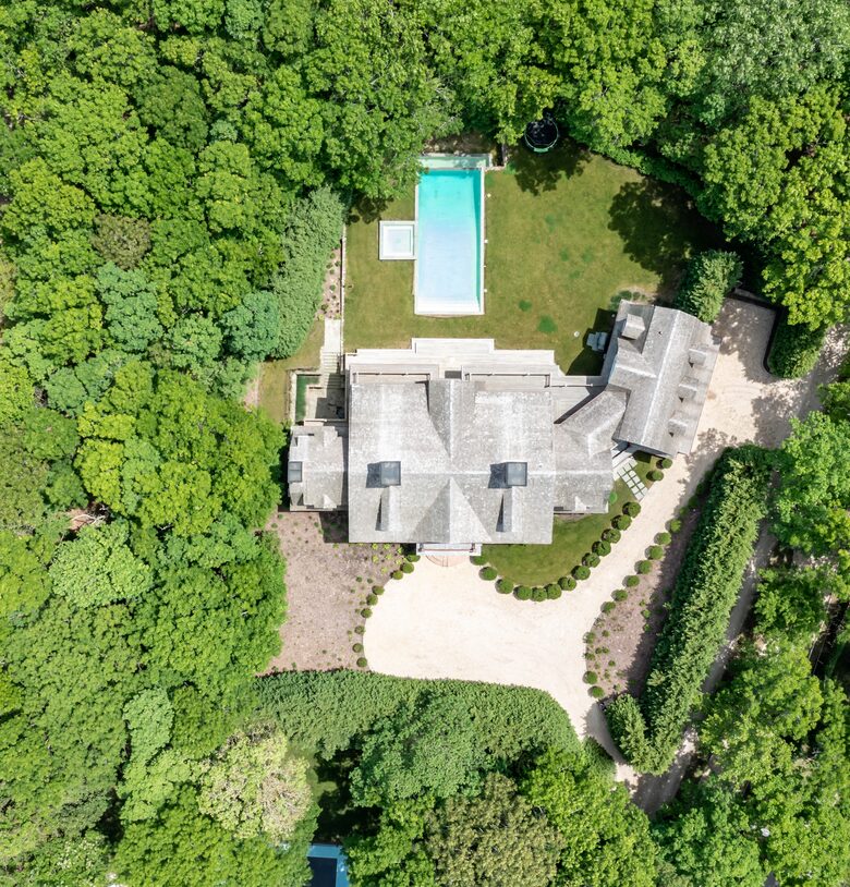 Stunning Sag Harbor Beach House - Sag Harbor, New York