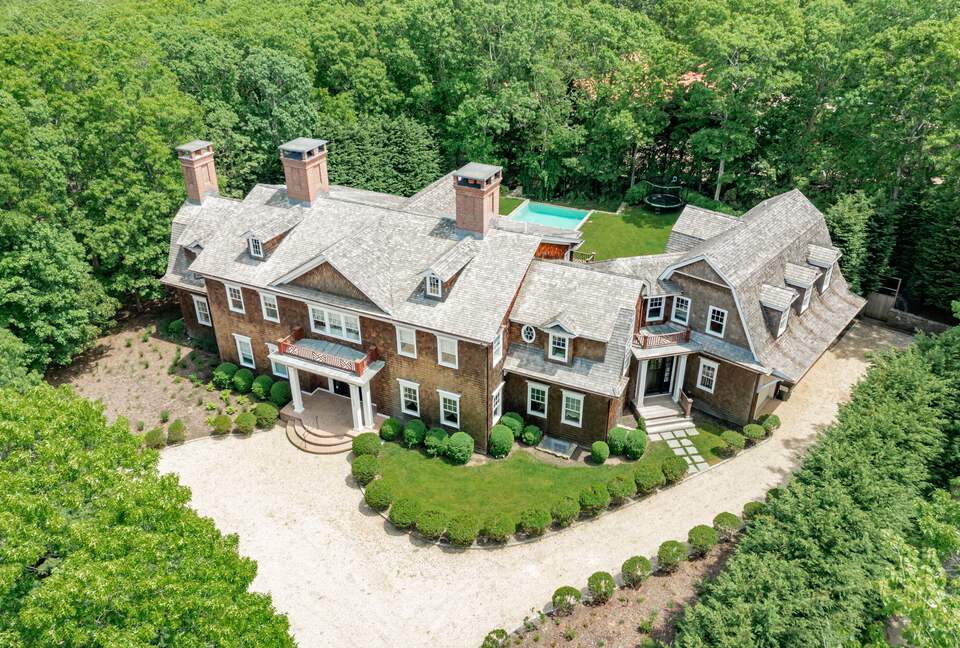 Stunning Sag Harbor Beach House - Sag Harbor, New York